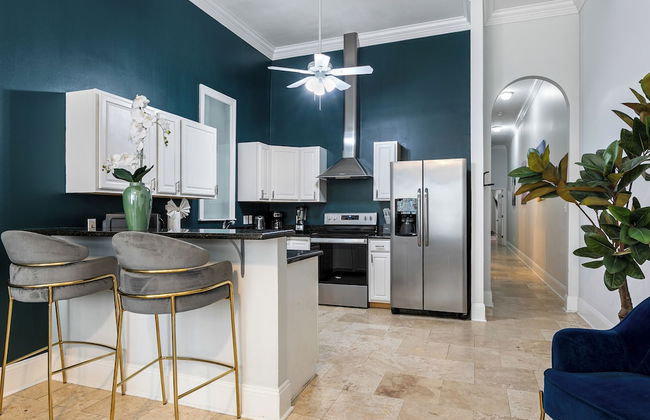 Modern 3BR Condo With Pool - Foto 15