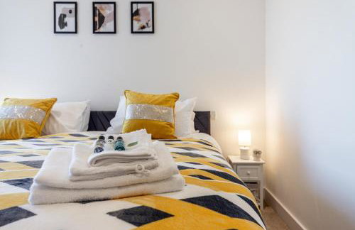 Stylish 2 bed Flat in London with River Thames views Access to boat rides into London-Near O2 Arena and Excel, Fast Wi-Fi, Free Parking, Excellent links Elizabeth and Southeastern Train Line - Foto 1