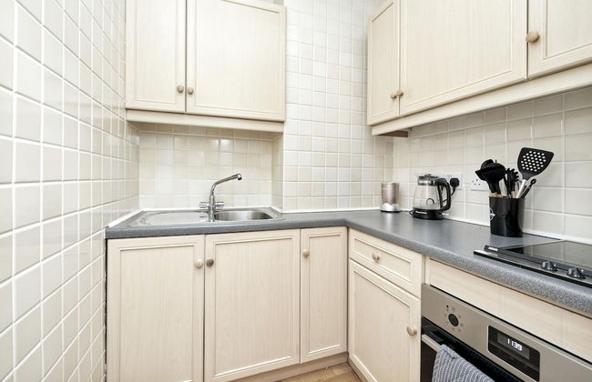 Historic Whitehall Flat in SW1 by Underthedoormat - Foto 10