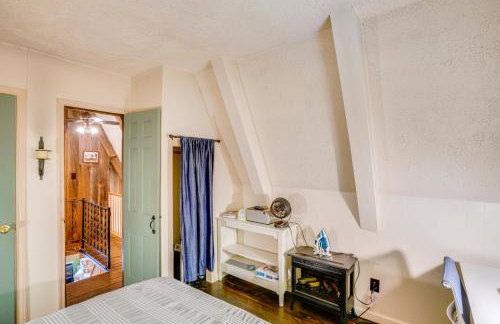 A-Frame Cabin with Furnished Deck in Becket! - Foto 22