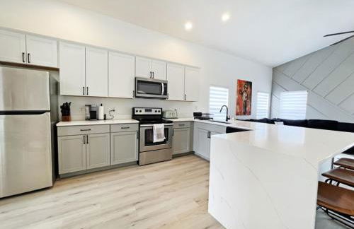 Secret Tunnel House 6 Bedroom Home by RedAwning - Foto 28