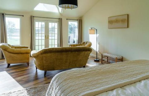 Riverfront Beauty with Pickle Ball Court - Foto 29