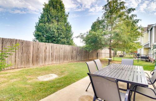 Pool and Lake Access Lovely Monkey Island Getaway - Foto 26