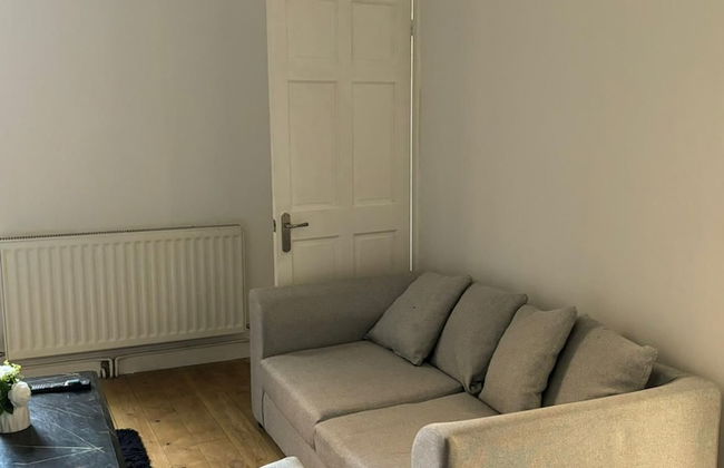 Private 5 bedroom Whole House - Photo 15