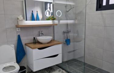 B - Elegent 2 Bedroom Modern Townhouse - Foto 13