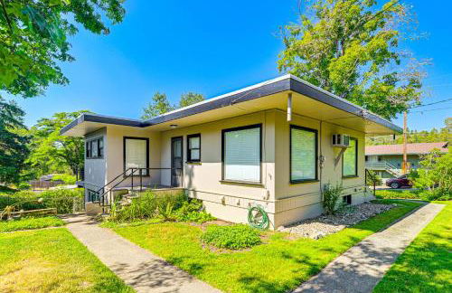 Grants Pass Getaway with Expansive Deck! - Foto 30