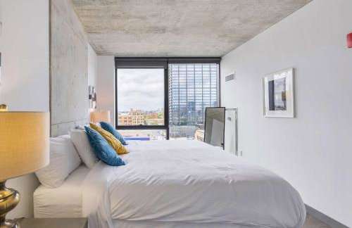 Sophisticated 3BR Suite - New Modern and Luxurious - Photo 17