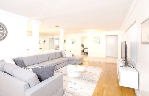 Stunning Lake-Front Villa with Pool & Spa - Foto 20