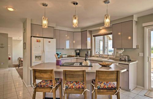 Chic Coos Bay Home with Pacific Ocean Views! - Foto 12