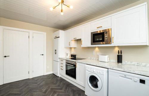 3 Bed House with Driveway- by Holiday Homes - Foto 16