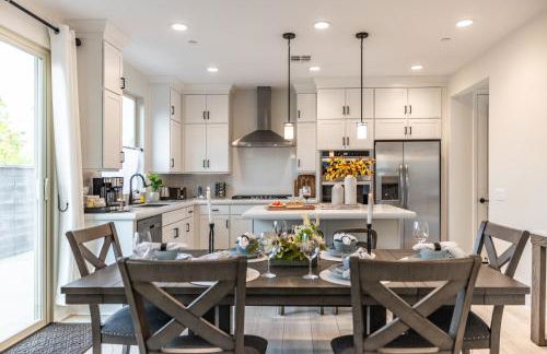 #Marbella Lane - Elegant 5BR Home Rancho Mission - Photo 11