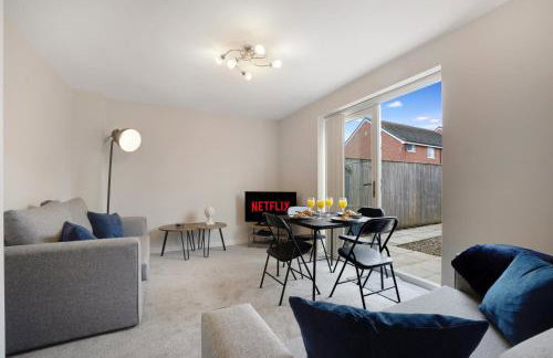 New! Charming 2-bed Home in Nevis Walk, Sleeps 4! - Foto 1