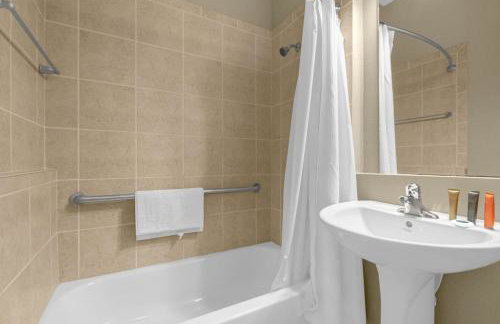 Sunny Summer in FL - Relax in a TownHome by Disney! - Foto 17