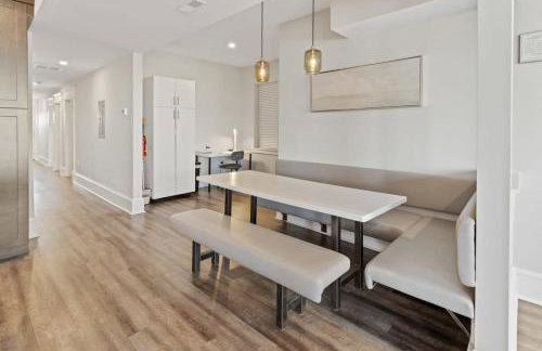 Luxurious 8BR Beach Duplex w Ocean Views - Photo 52