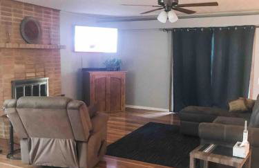 Entire House in the Heart of NW AR with Office Space - Foto 4