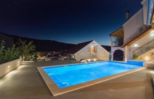 Villa Milena with heated pool and jacuzzi - Photo 68
