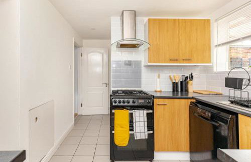 Modern & Spacious 3BR House Bracknell - Berkshire - Photo 22