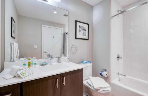 Luxury Apt with Balcony In Seaport - Foto 36