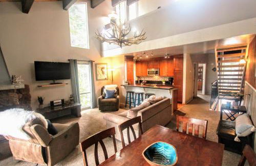 Woodsy retreat near Northstar & lake - Foto 15