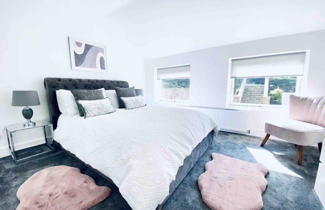 Exclusive 4-bed House 10 Minutes From Newcastle - Photo 4