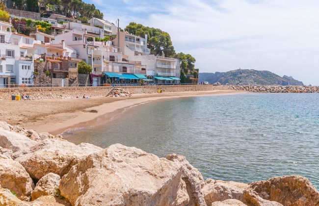 Large Farmhouse with Private Pool & Large Garden near Beach - Foto 33