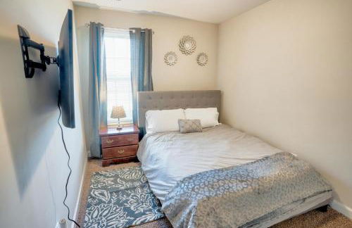 Kannapolis Elegant Townhouse - Pet Friendly - Photo 30