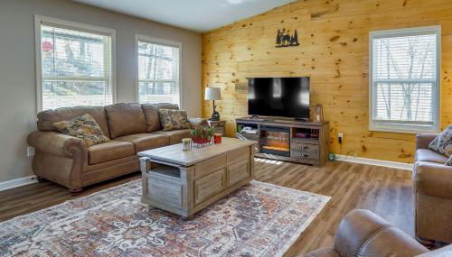 Serene Logan Retreat with Hot Tub and Stargazing Dome - Foto 4