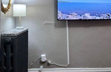 Comfy, Close to Downtown with Lake & Lift Bridge Views - Foto 20