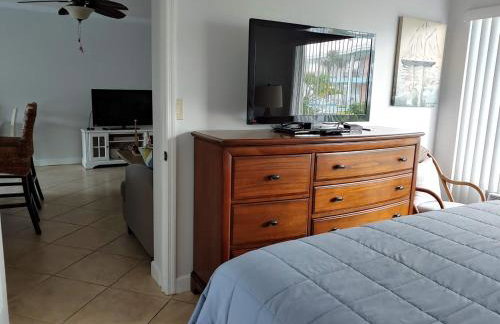 Sunrise Ocean Suites - Photo 41