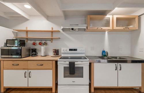 Guest House, Accessible to Downtown, & Fast WiFi! - Foto 5