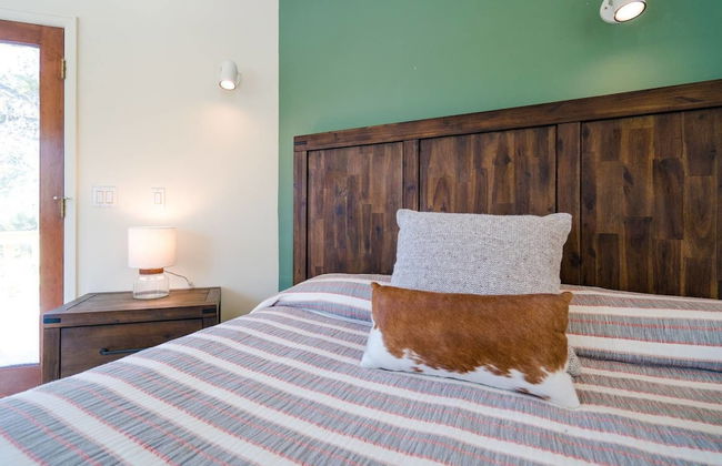 The Atrium Haven Winter Park Cabin Hot Tub - Photo 6