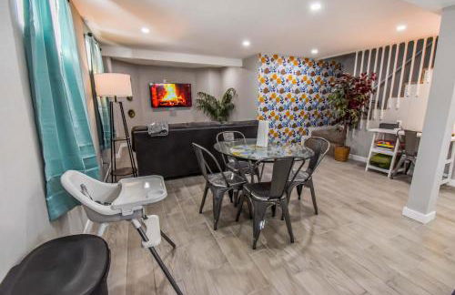 Vibrant & Cozy Two Bedroom Lower Unit King Beds - Foto 15