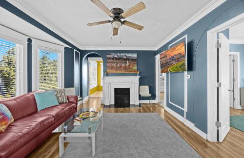 Cozy & Creative Top Unit in Lou's Arts District - Foto 13