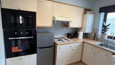 Elegant 1-Bedroom Flat With Stunning Thames views - Photo 5
