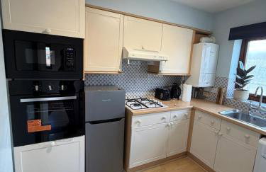 Elegant 1-Bedroom Flat With Stunning Thames views - Photo 5