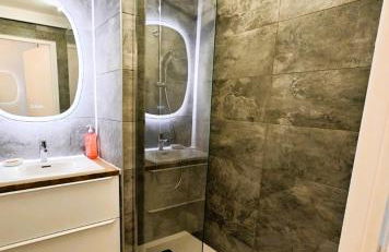 GARE, T2, Vue Bastille et Belledonne, climatisation, neuf - Foto 12