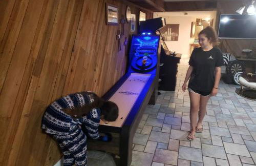 Crosby Backyard Oasis with Weekday Specials! - Foto 75