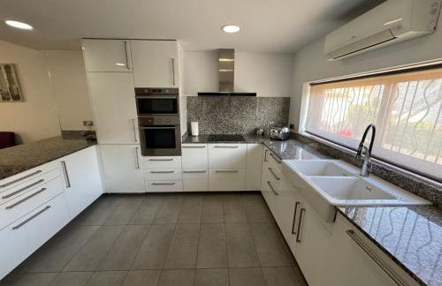 Contemporary House in Cabo Roig - Photo 8