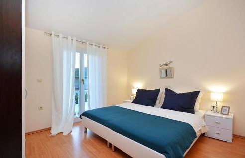 3 Bedroom Amazing Home In Pozorac - Foto 17