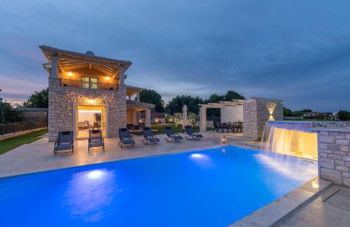 Villa Vistra, Brand New Luxury Villa with Poolbar - Foto 1