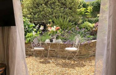 The Cuckoo's Nest - A Romantic & Peaceful Hideaway - Photo 12