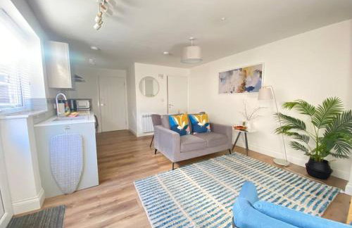 Cozy One Bed Flat at Dawe Luxury Suites - An Entire Apartment near Ely Cathedral & Train Station - The Perfect Base to Explore Ely, Cambridge, Norfolk & London - 2 Guests Max & Pet Friendly - Photo 2