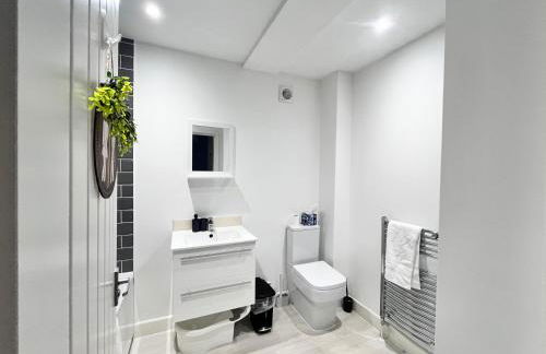 Stunning Five Bedroom Holiday Home in Chartham Canterbury with Hot Tub - Foto 34