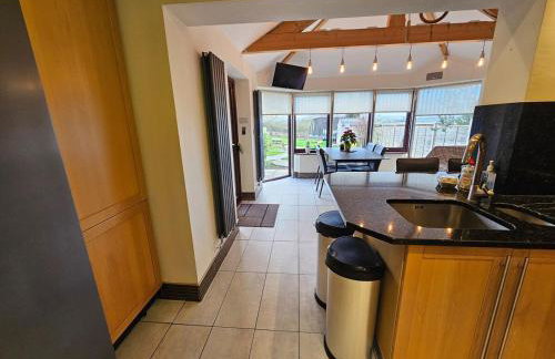 Dog-Friendly Country Home, Woodburner, Private Fields & Hot Tub! - Photo 43