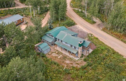 Rustic 5BR Escape with Private Hot Tub 25min to Park City - Foto 36