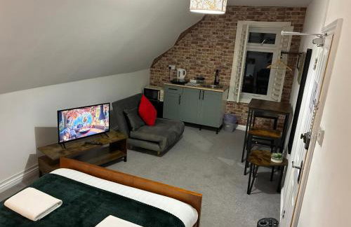 By-the-Beach, Sea view 2 bedroom Loft Studio Apartment & Free Parking - Foto 9