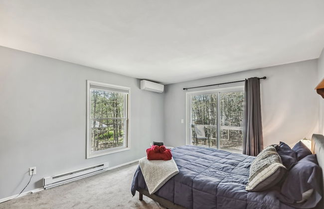 Poconos Chalet Newly Renovated, Great Location 4 Bedroom Home by RedAwning - Foto 2