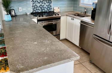 Zachary Beach House, Ocean views & walk to beach! - Foto 21