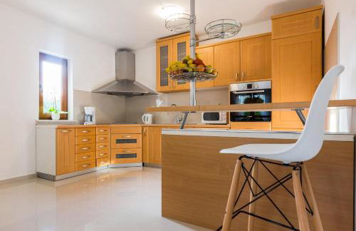 Villa Tina with Swimming Pool, Tennis court, Games room, Sauna, Gym, BBQ - Foto 4