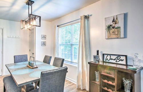 Charming Springfield Escape with Furnished Deck - Foto 8